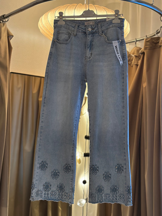 Folyrose, jeans med broderi nertill - Ljusblå denim