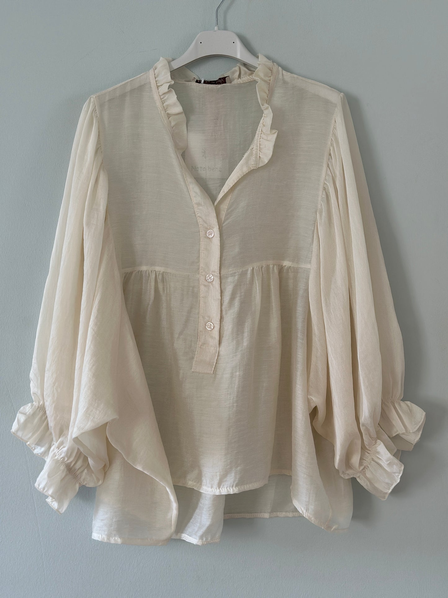 Blus ”Sanela” med puffärm - Creme/Kaki/Svart/Brun