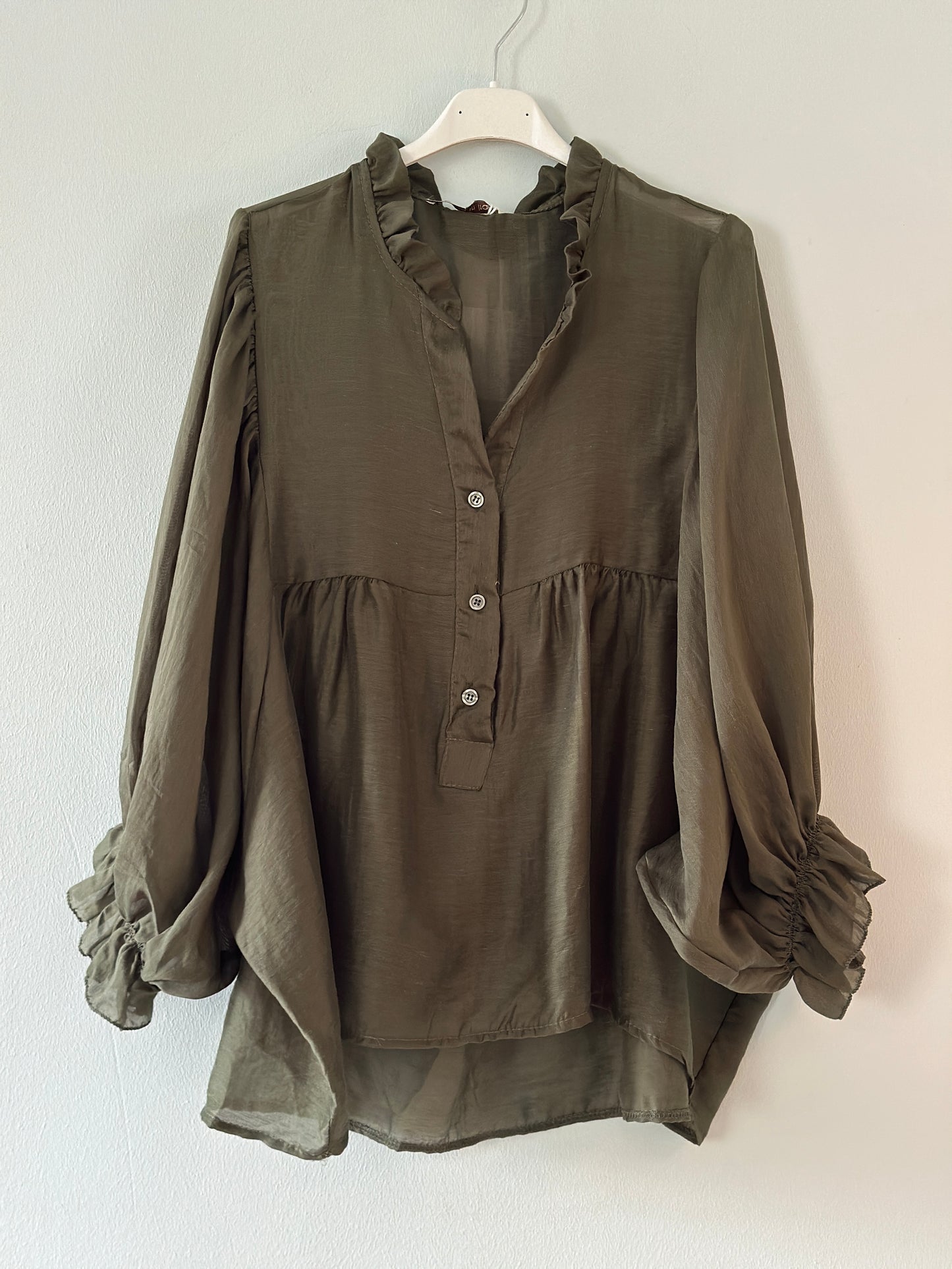 Blus ”Sanela” med puffärm - Creme/Kaki/Svart/Brun