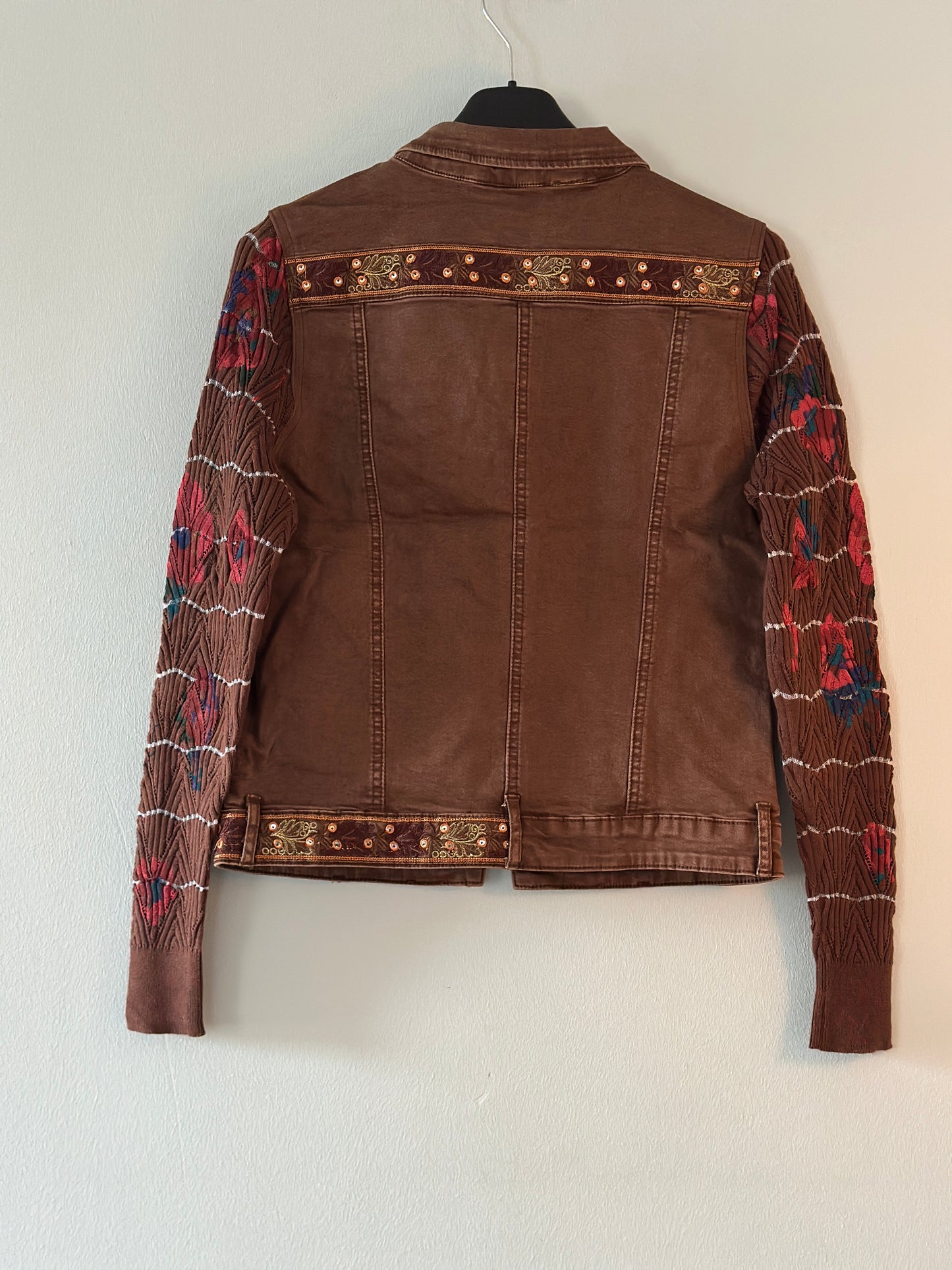 Jeansjacka ”Boho” med broderi och tröjärm - Camel