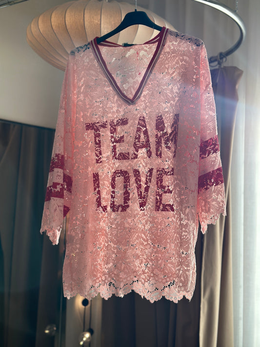 Spetströja ”Team Love” - Rosa med röd text