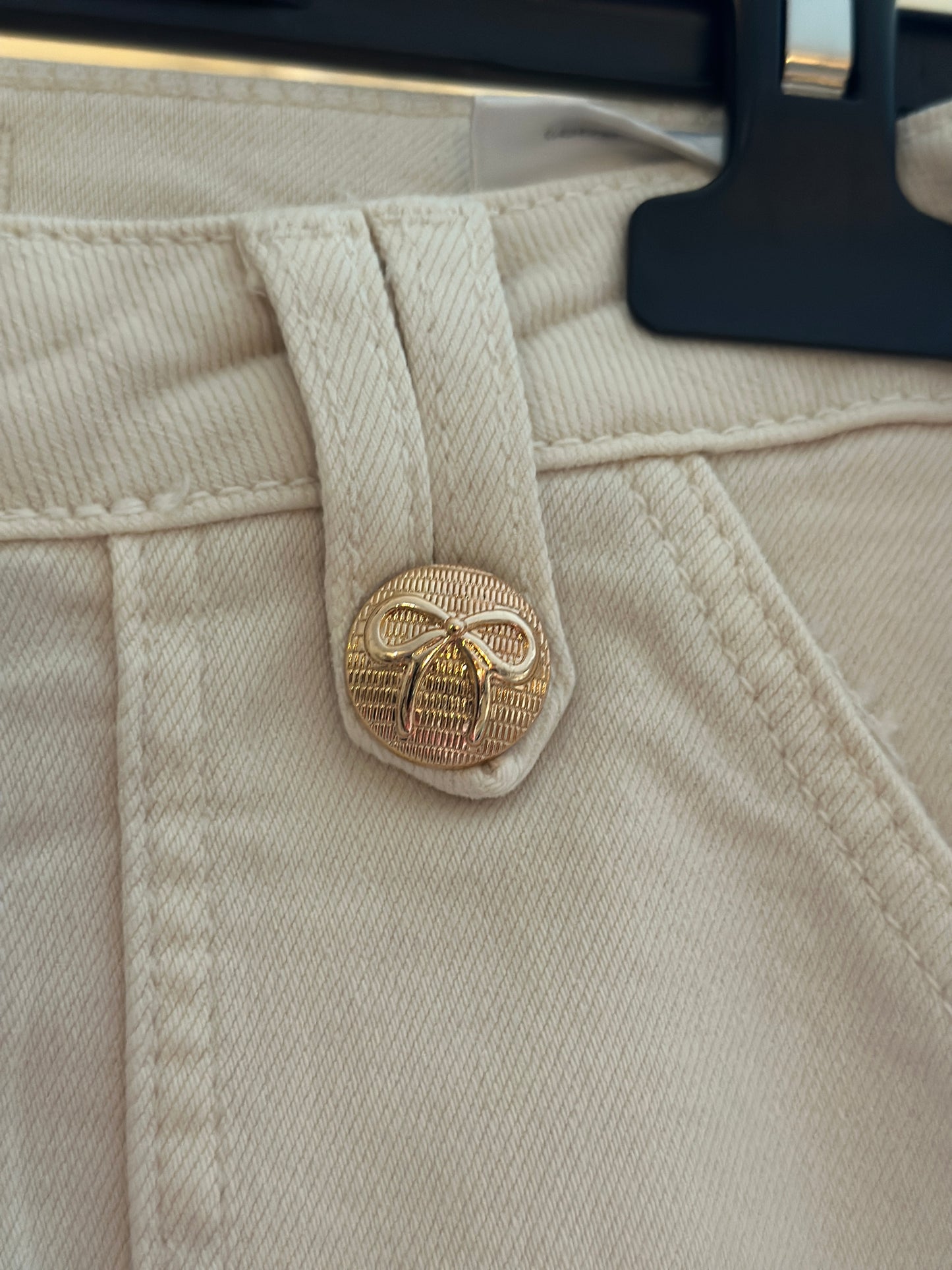 Jeans med rosettknappar - Beige