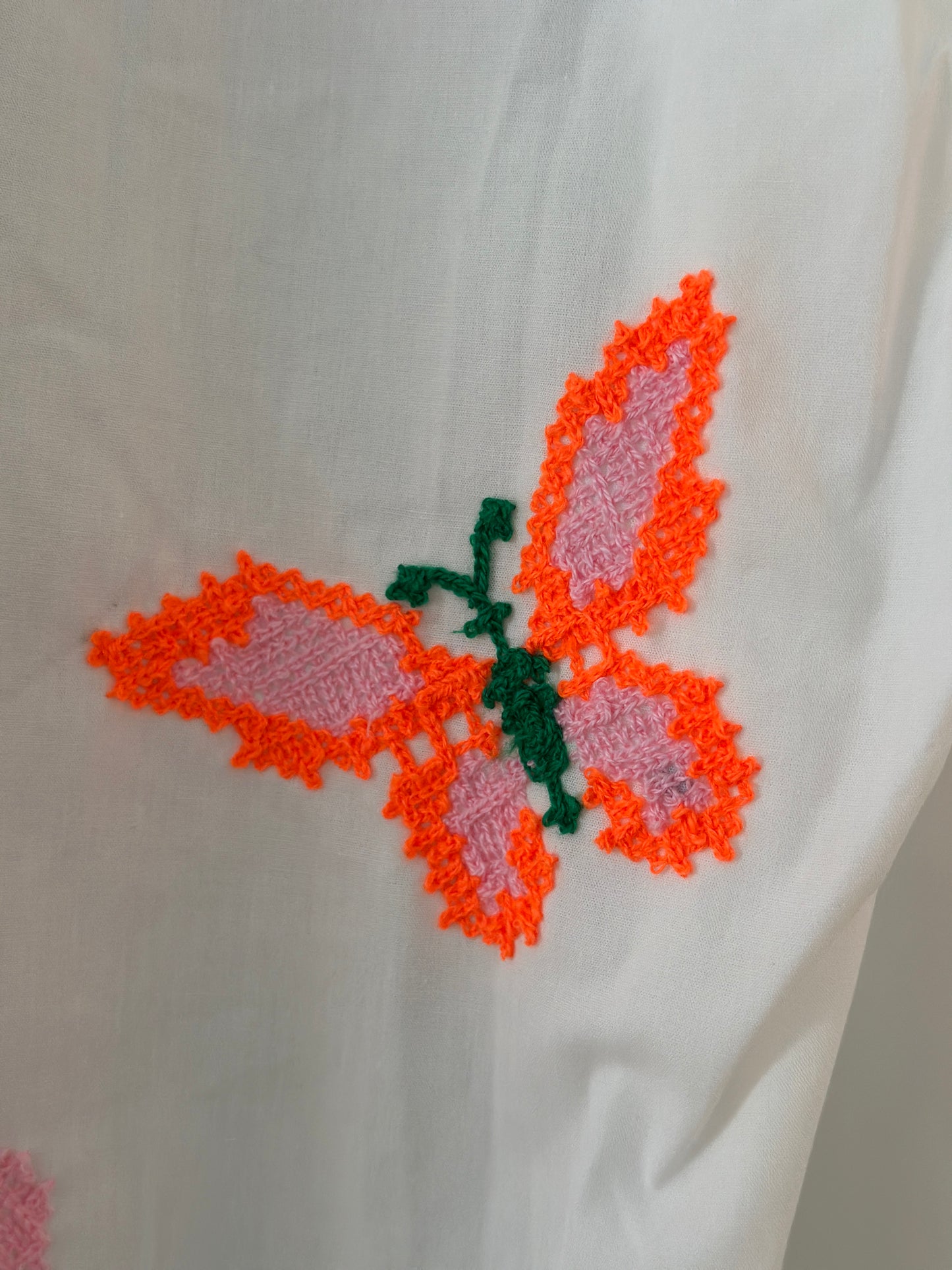 Skjorta ”Sanna” med vackert broderi - Vit