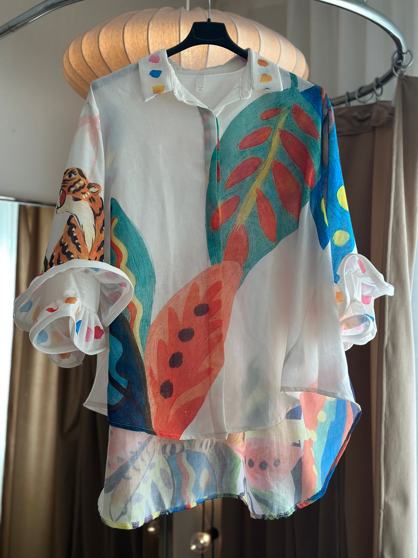 Blus ”Sanna” med volangärm - Djurmönster