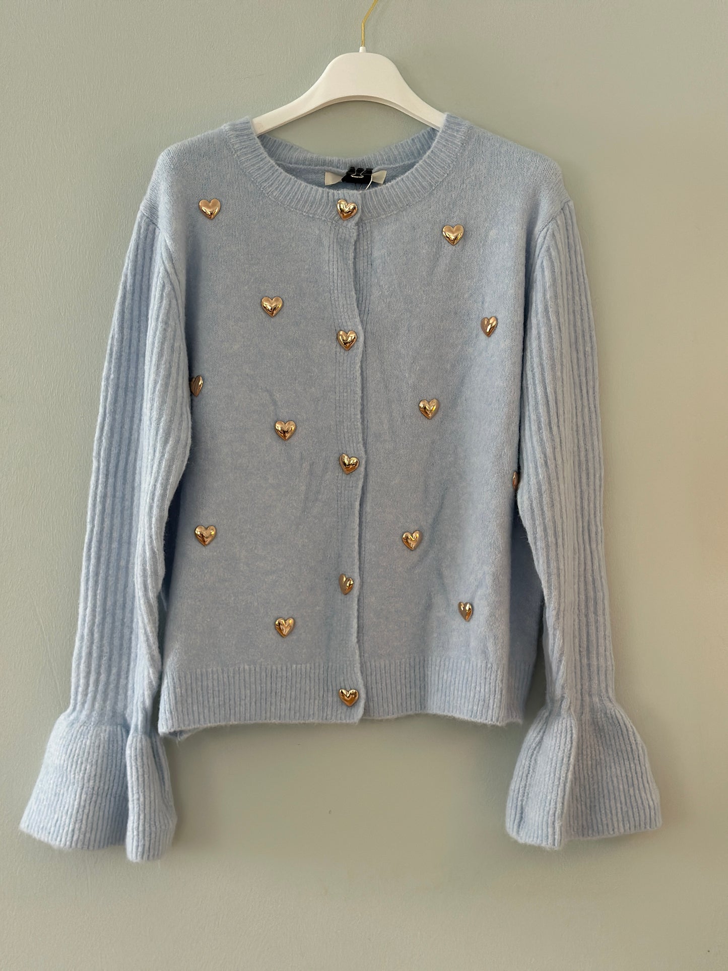 Kofta ”Sigrid” med en räfflad trumpetärm - Ljusblå