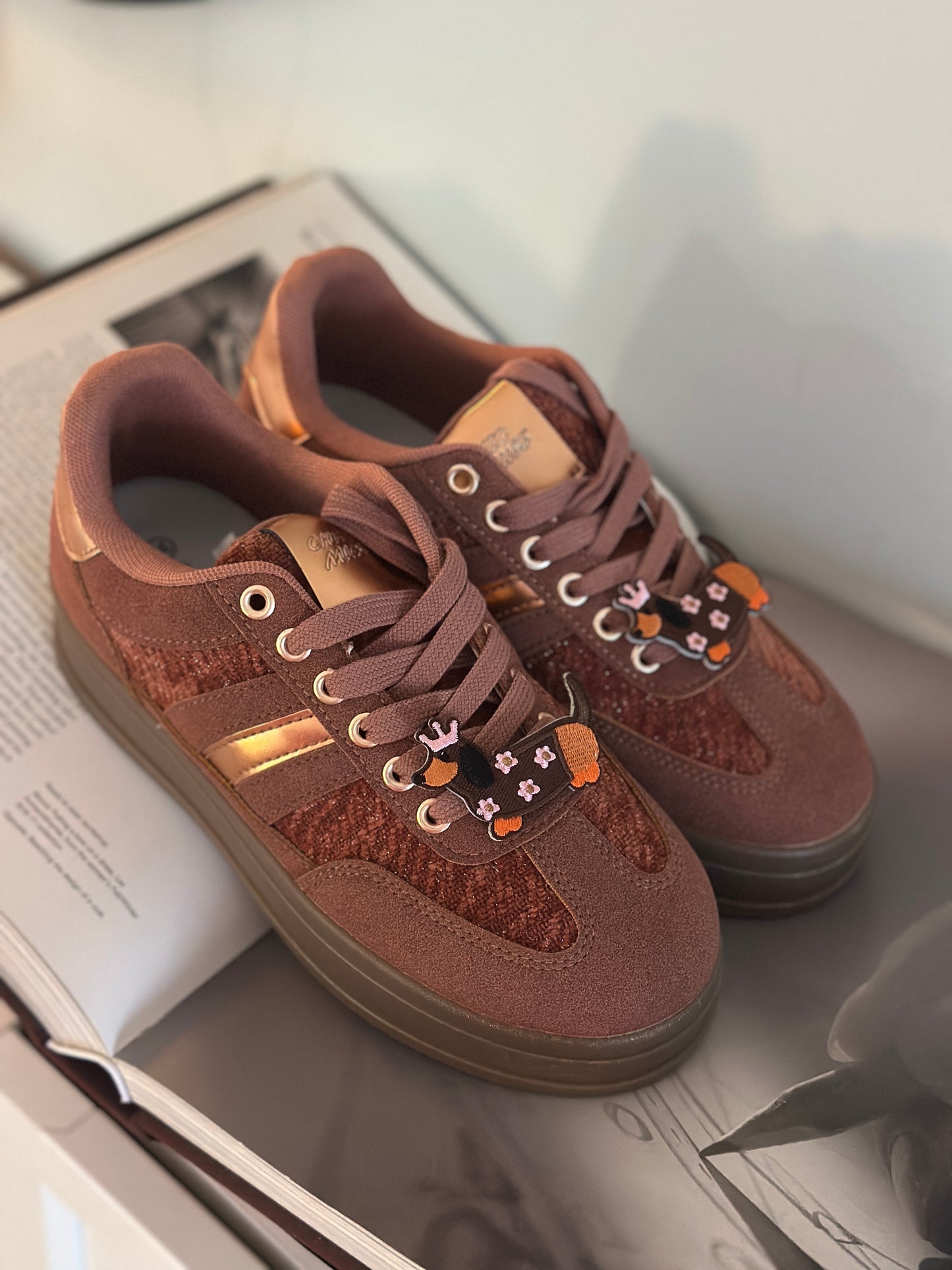 Sneakers med en tax - Rostfärgade