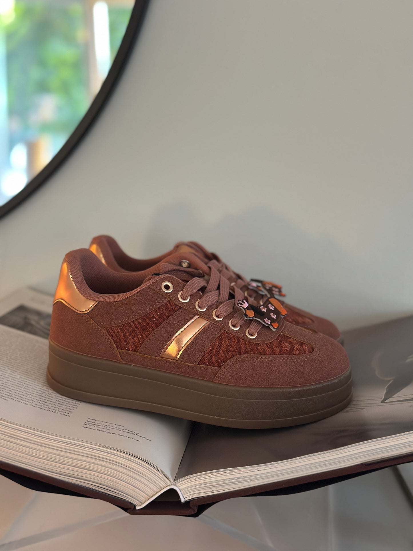 Sneakers med en tax - Rostfärgade