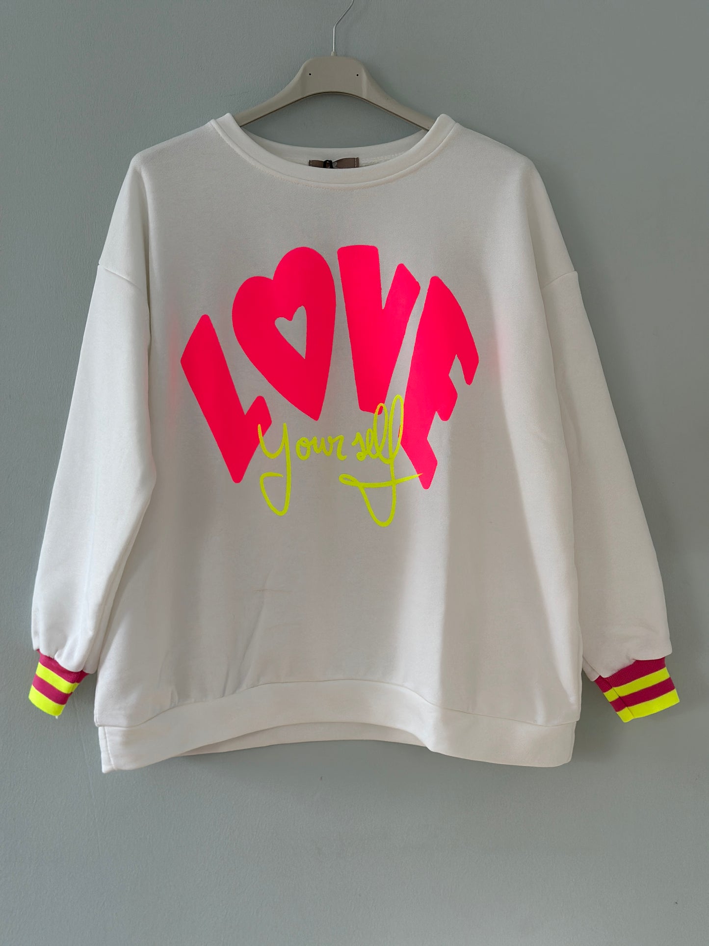 Sweatshirt ”Love Yourself” - Vit/Rosa/Ljusblå