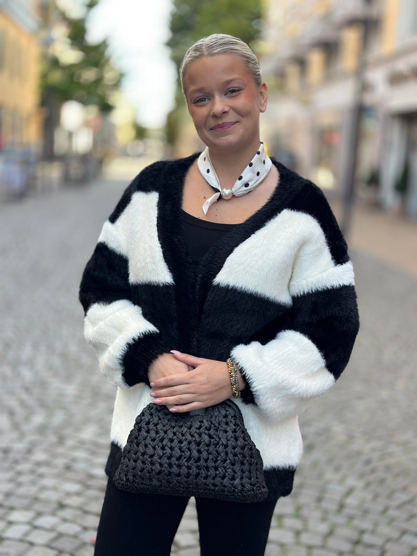 Gosig kofta ”Laila” - Svart-Vit