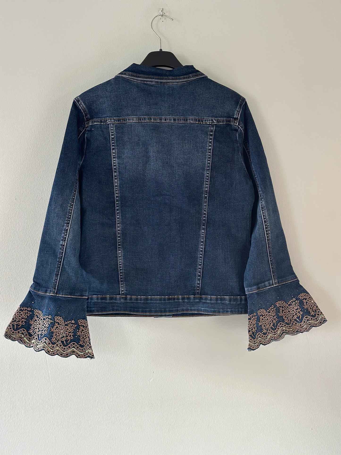 Jeansjacka med broderi och trumpetärm - Jeansblå