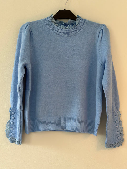 Stickad tröja med spets på kragen och i ärmslutet - Cerise/Ljusblå/Svart