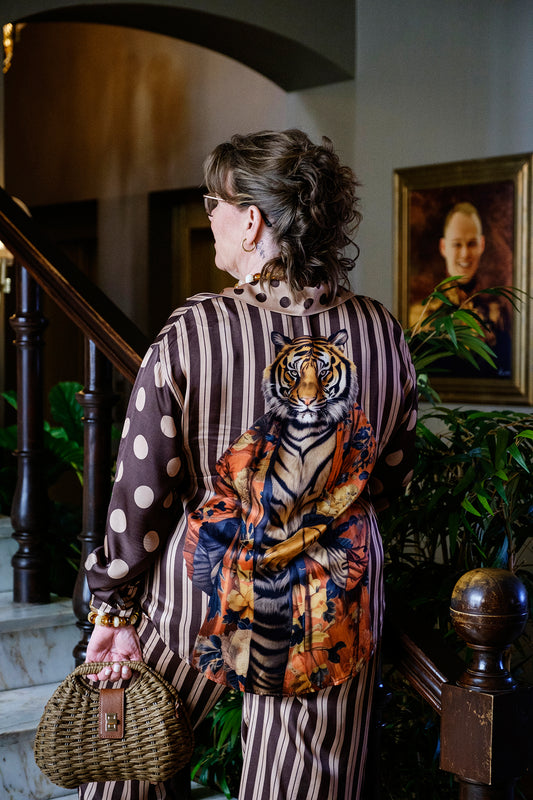 Ett coolt 2-delat set ”Tiger” med en härlig kombination av prickigt och randigt - Brunt