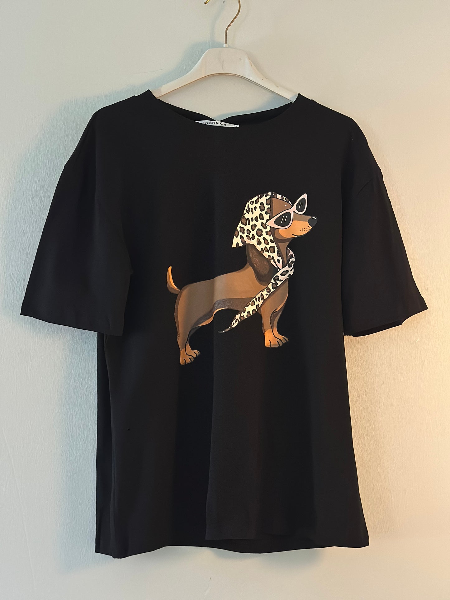 T-shirt ”Tax” med halvlång ärm - Vit/Svart