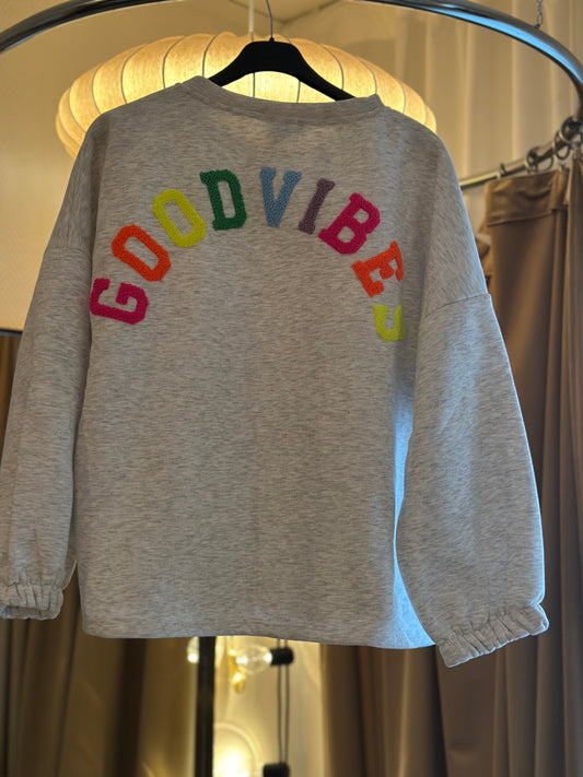 Sweatshirt ”Good Vibes” - Grå med text i multicolour