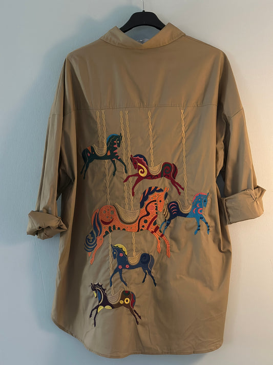 Storskjorta ”karusellhästar” - Beige