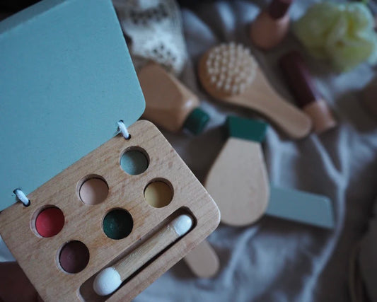 Leklyckan, Sminkset i trä - Blandade sminkprodukter