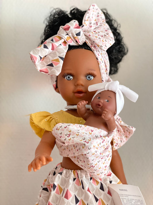 Docka med en liten bebis