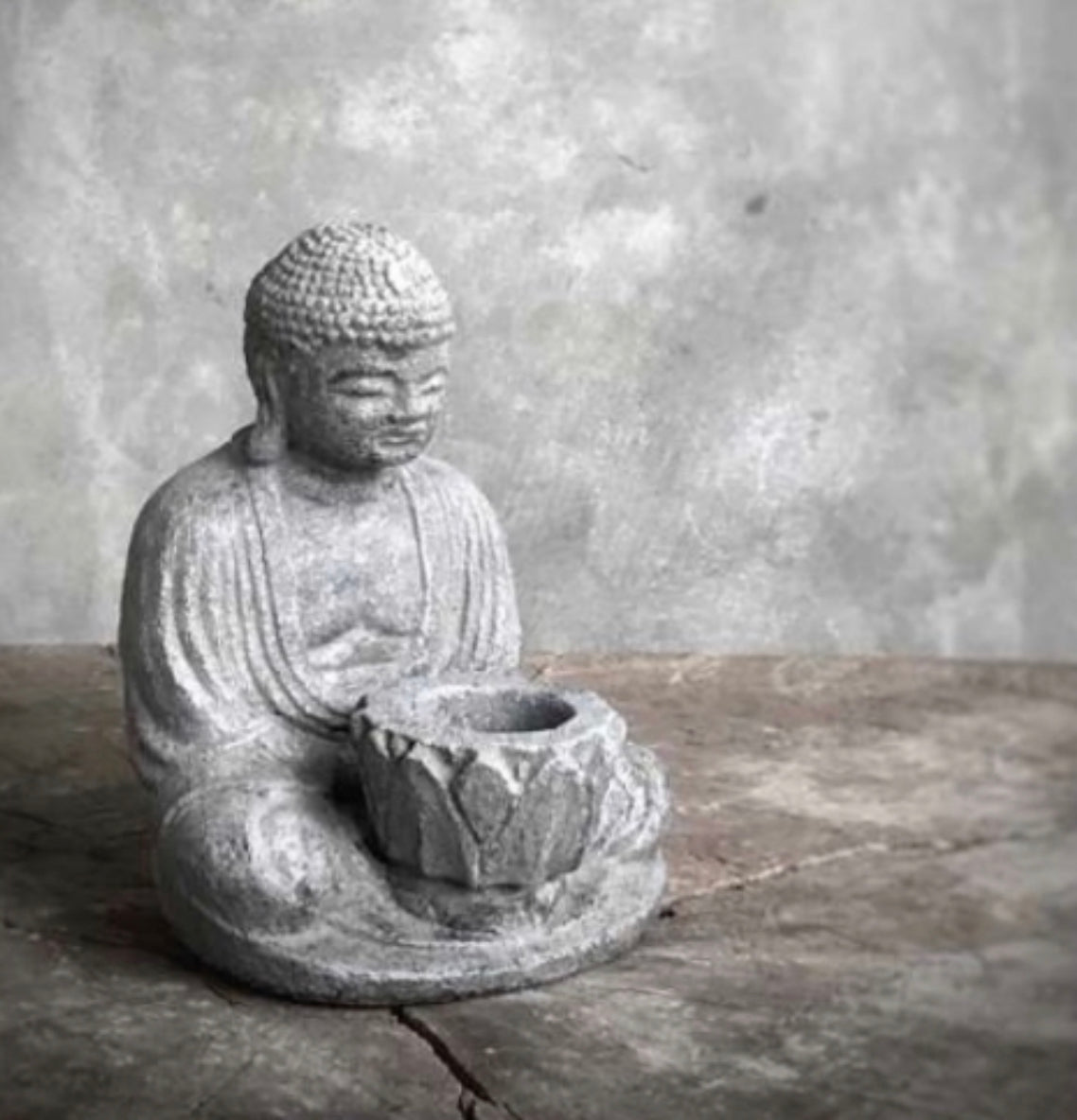 Buddha Tealight, Candleholder 17 cm - Antikgrå